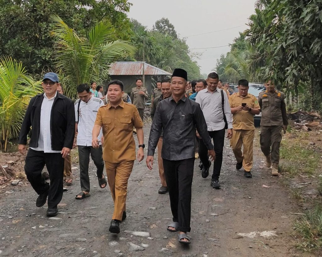 Inspeksi Jalan Desa Tri Gadu, Bupati Haji Satono Targetkan Peningkatan Aksesibilitas Warga Pelosok
