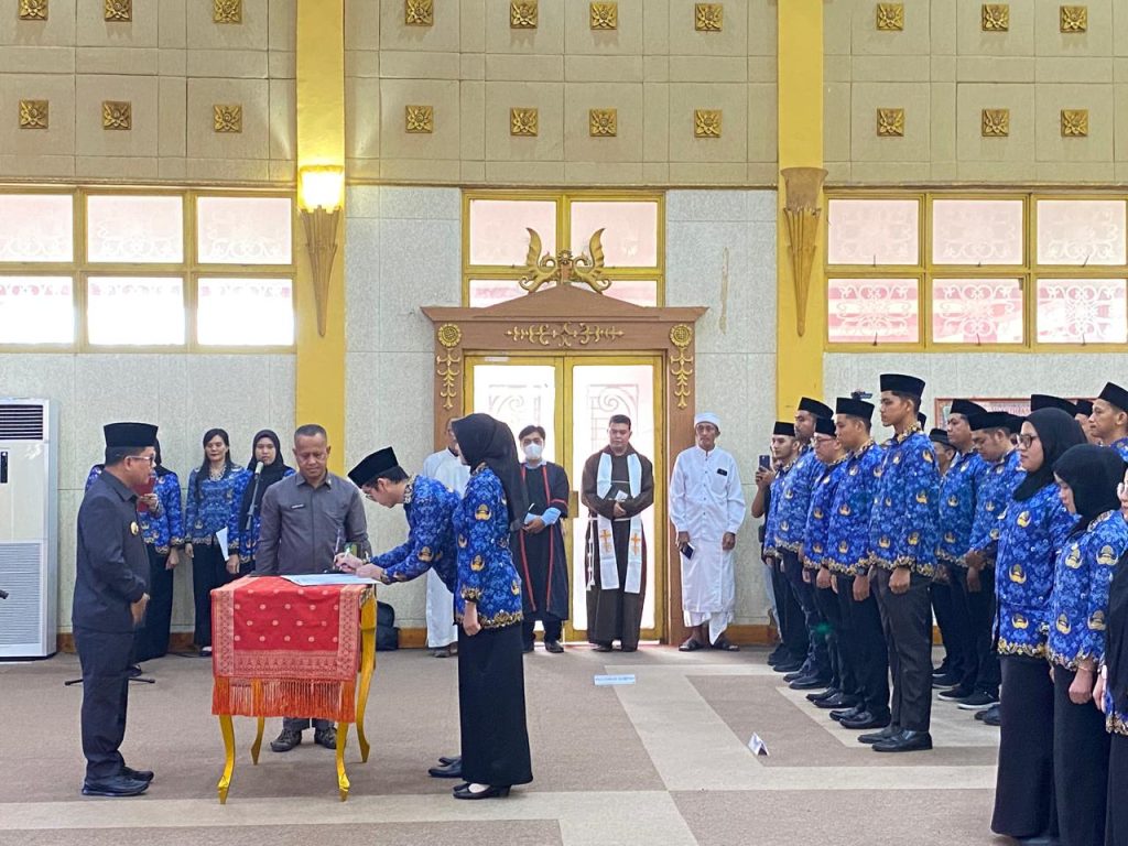 Bupati Sambas lantik 297 PNS dan Pejabat Fungsional, Bupati Sambas Tekankan Integritas dan Pengabdian